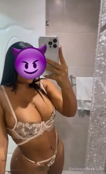 Hola soy una hermosa latina disponible en este momento 24/7