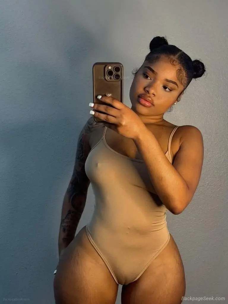 luscious lips and a vanilla essence I am the perfect fusion... in Boston – Women Seeking Men photo 2