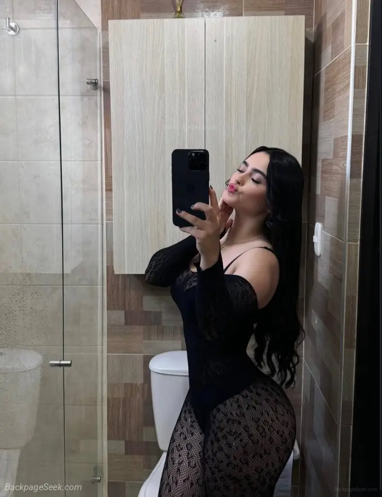light skin short hair and big curves I have extrasavailable... in Boston – Women Seeking Men photo 3