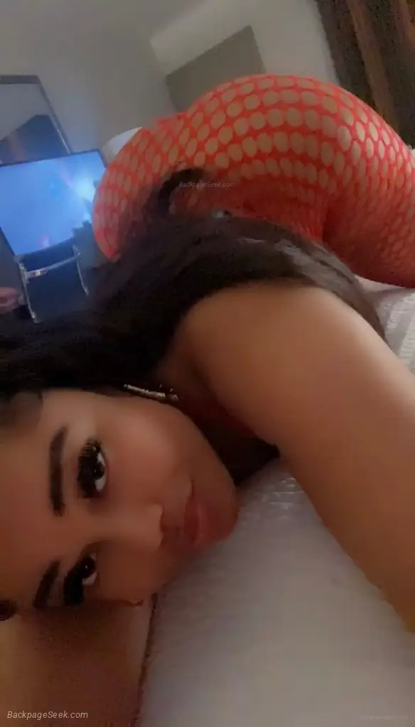 UPSCALE PLAYMATE Pretty Pussy Latina
