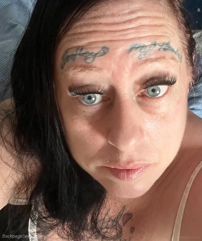 hello gentlemen mature sexy ckassy woman lets go lits of fun... in Buffalo – Women Seeking Men photo 4