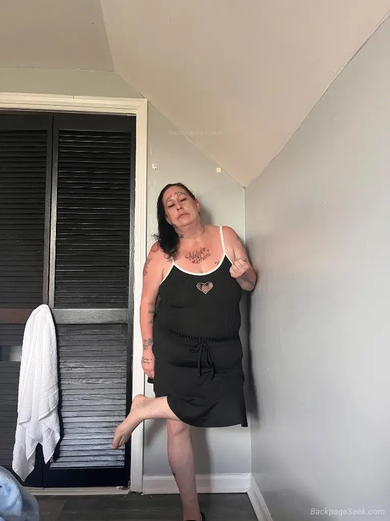 hello gentlemen mature sexy ckassy woman lets go lits of fun... in Buffalo – Women Seeking Men photo 6