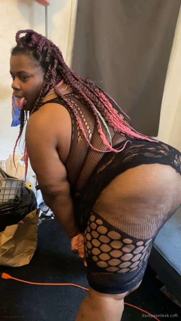 if you think im fine hml im availble ttmn happy birthday odt... in Buffalo – Women Seeking Men photo 2