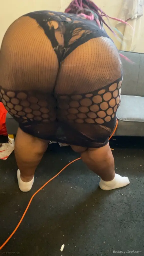 if you think im fine hml im availble ttmn happy birthday odt... in Buffalo – Women Seeking Men photo 4
