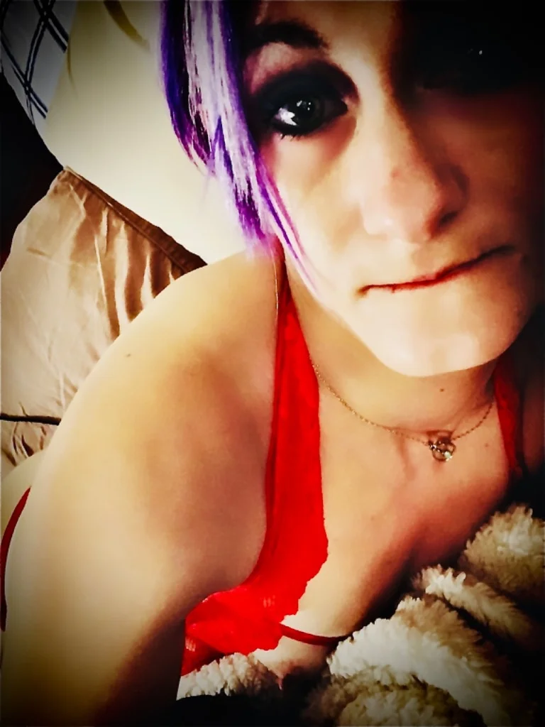 Sweet Petite Playful Discreet in Calgary – Women Seeking Men photo 3