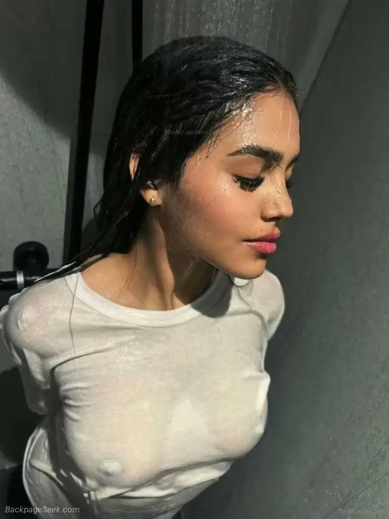 new in town cute-sexy-petite 100% independent . *) gf experienced