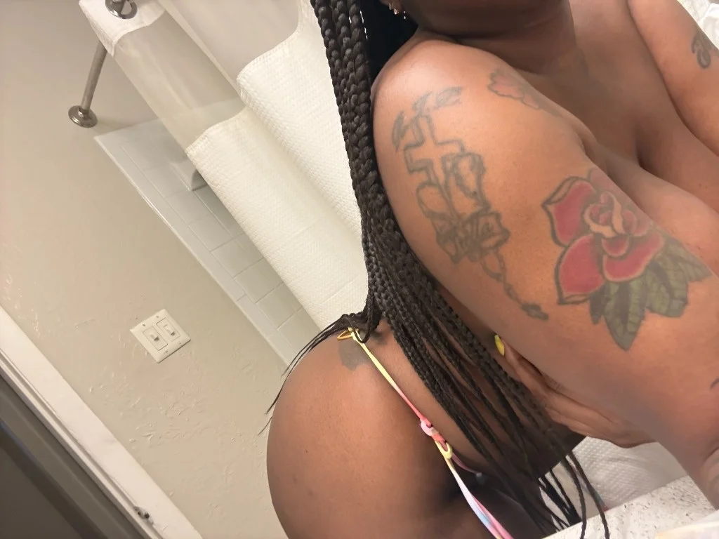 Hershey Pink in Charlotte – Women Seeking Men photo 3