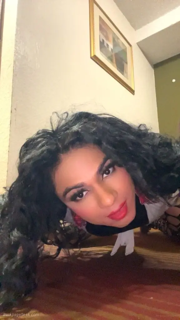 Anahi in Charlotte – Women Seeking Men photo 4