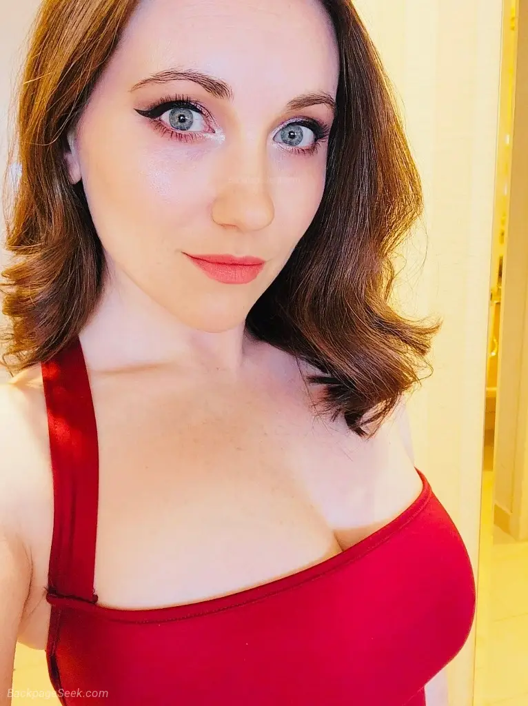 Horny Curvy TiGht Pussy Available For Fuck