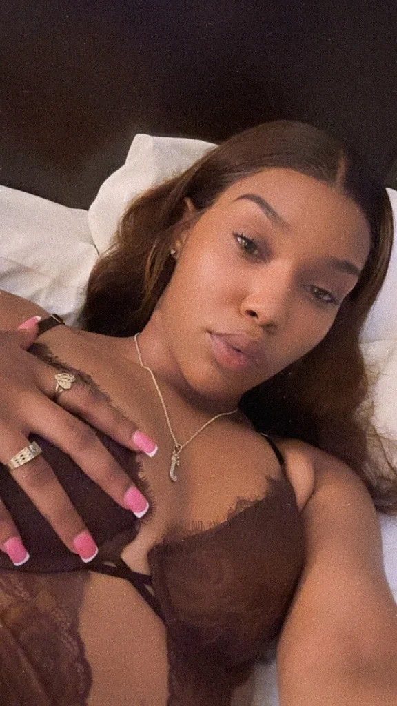 New on the scene Brown Sugar Vixen captivating curves & luminous in Chicago - Women Seeking Men photo 4