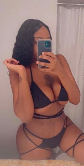 THE Big BOOTY Girl Next Door with a e No BLACK MEN in Chicago - Women Seeking Men photo 4