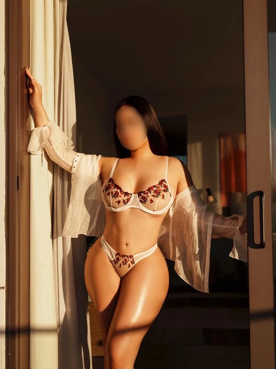 Alluring Asian Charm Visiting June 3 to 5 in Chicago - Women Seeking Men photo 2