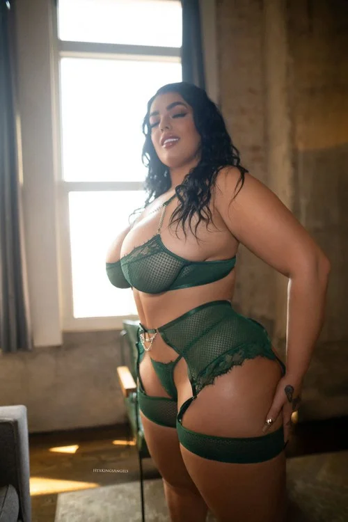 deposit and screening required for everyone in Chicago – Women Seeking Men photo 6