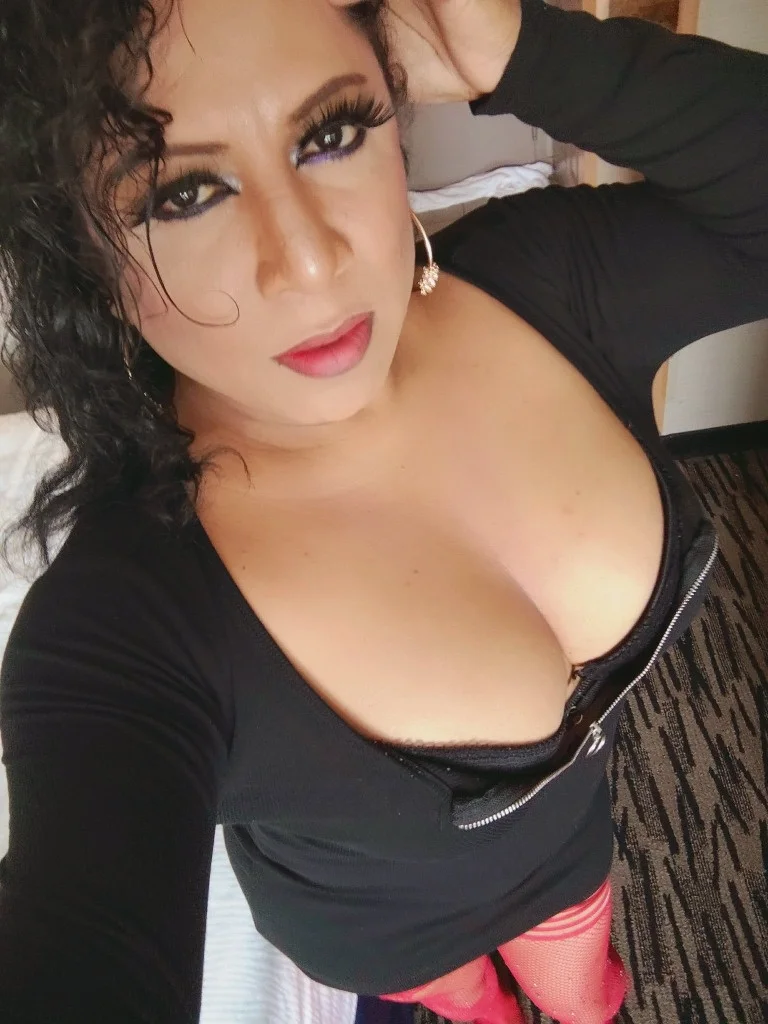 ..ELGIN IL AREA. NOW.. in Chicago - Women Seeking Men photo 3