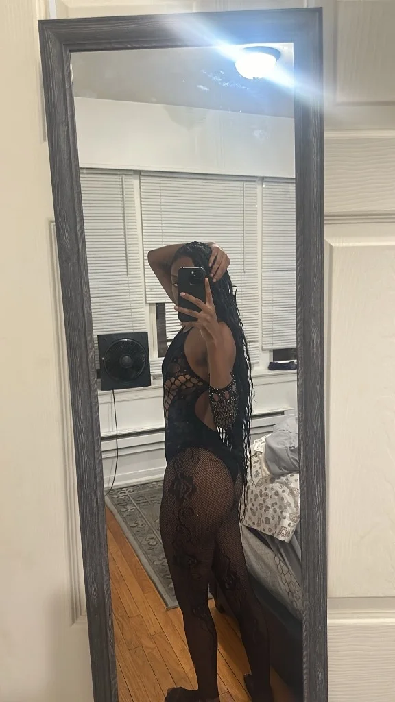 come play with me under 120&amp; in Chicago - Women Seeking Men photo 2