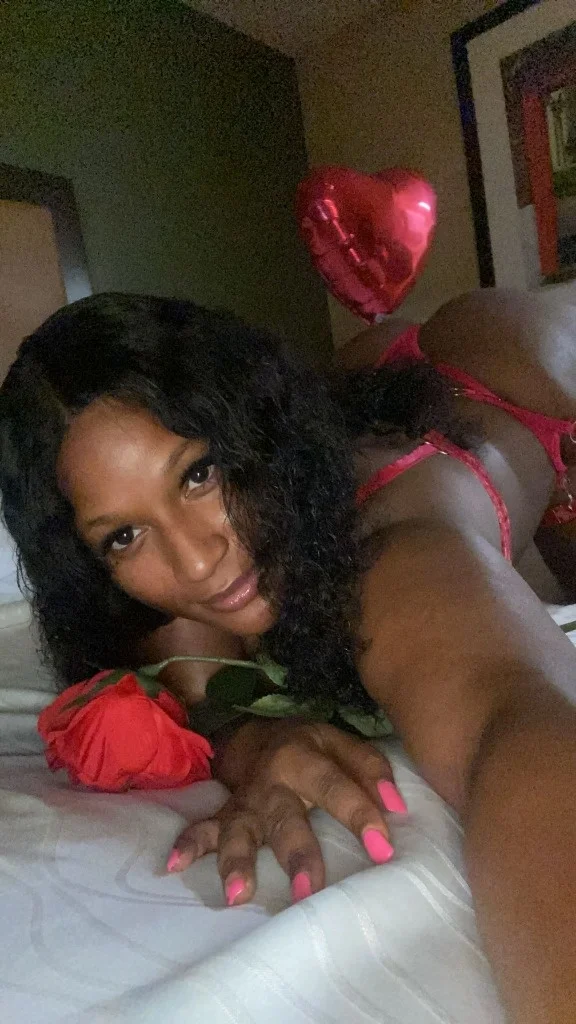 Come Fuck the Pretty Barbie INCALLS SPECIALS in Chicago - Women Seeking Men