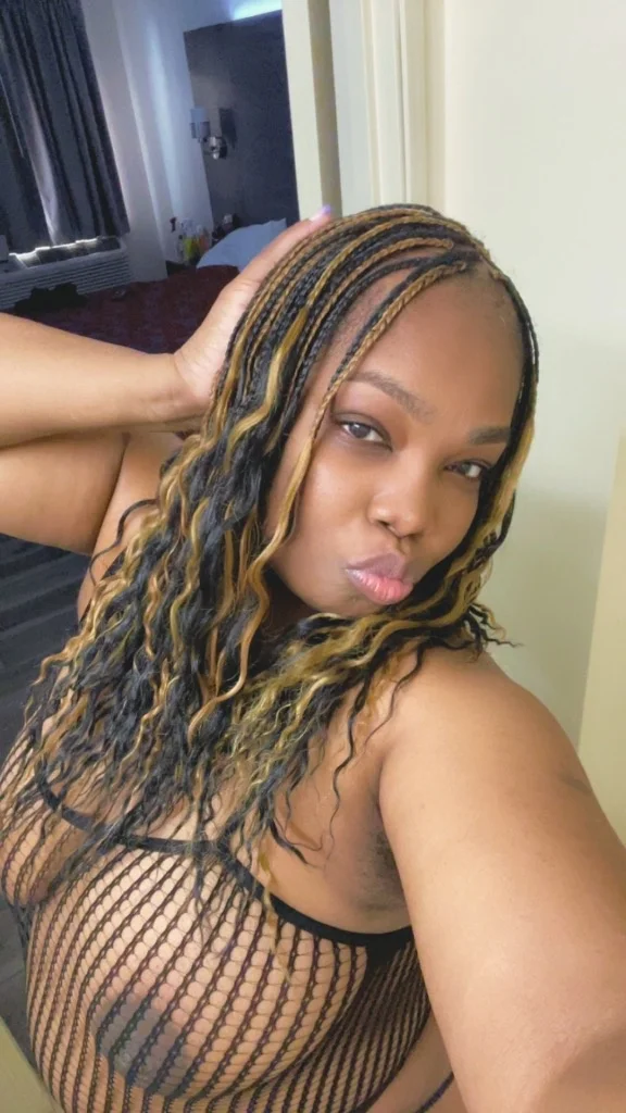sweetjoi in burbs come before i gone $$$ come get tap out in Chicago - Women Seeking Men photo 3