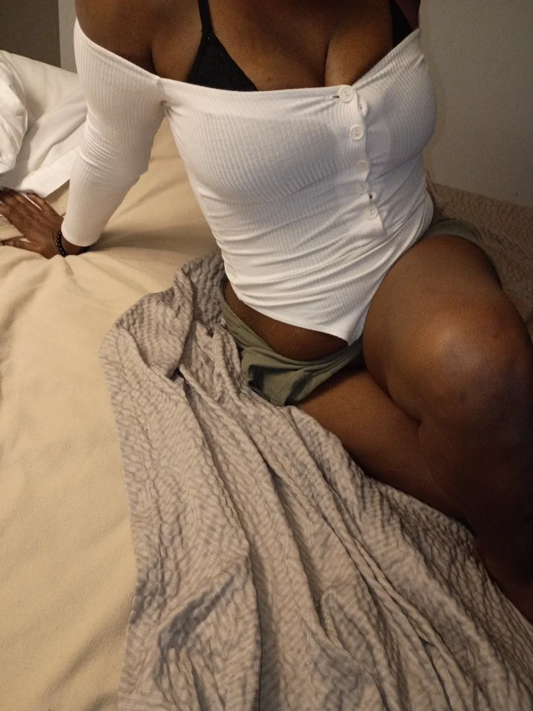 let's party and PLAY as U DIP ur STICK N my CHA*KO*LIT in Chicago - Women Seeking Men