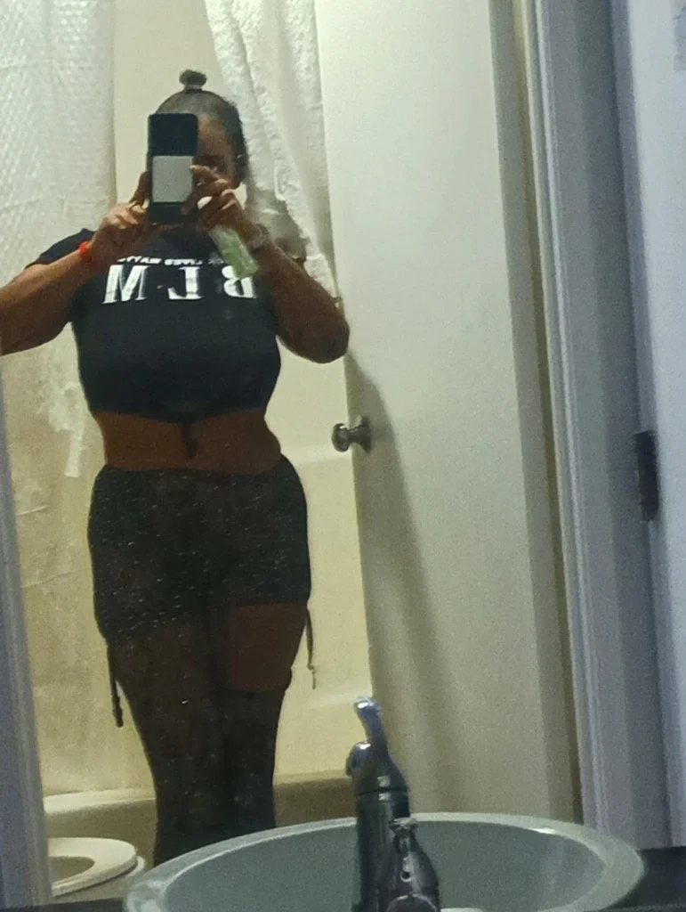 let's party and PLAY as U DIP ur STICK N my CHA*KO*LIT in Chicago - Women Seeking Men photo 3