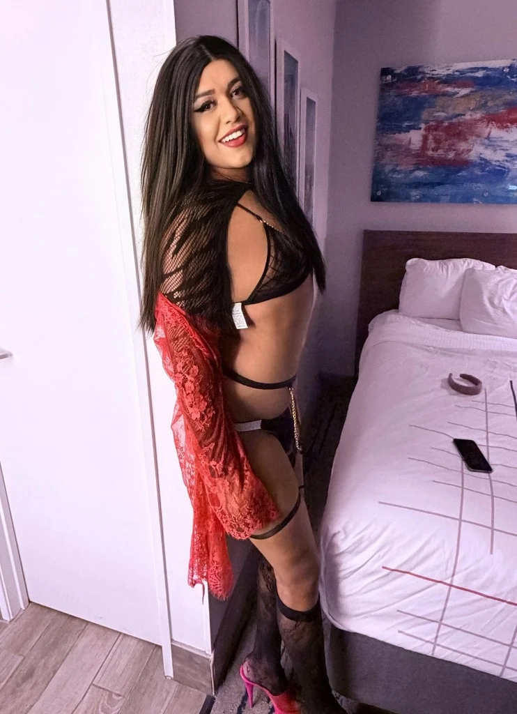 I'm a horny Latina with a delicious cock and a big ass in Chicago - Women Seeking Men