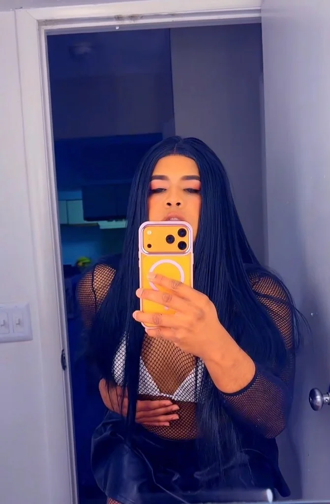 I'm a horny Latina with a delicious cock and a big ass in Chicago - Women Seeking Men photo 6