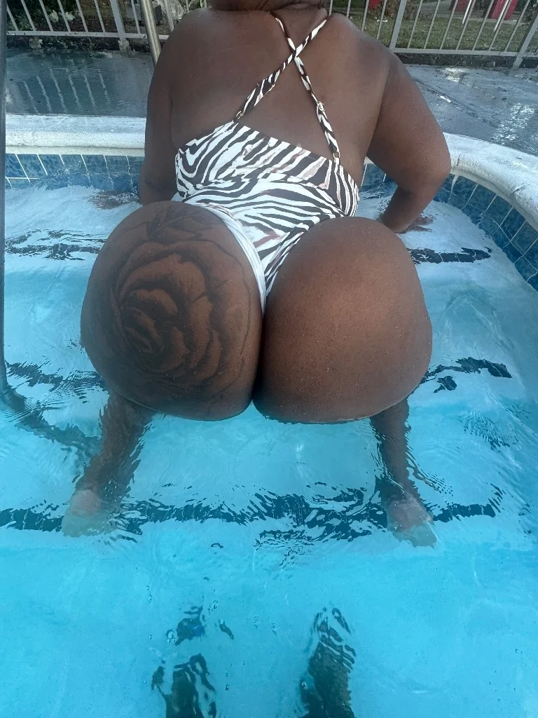 BIG BOOTY LOUSIANA HOTTIE VISITING COME FUCK ME NOW DADDY