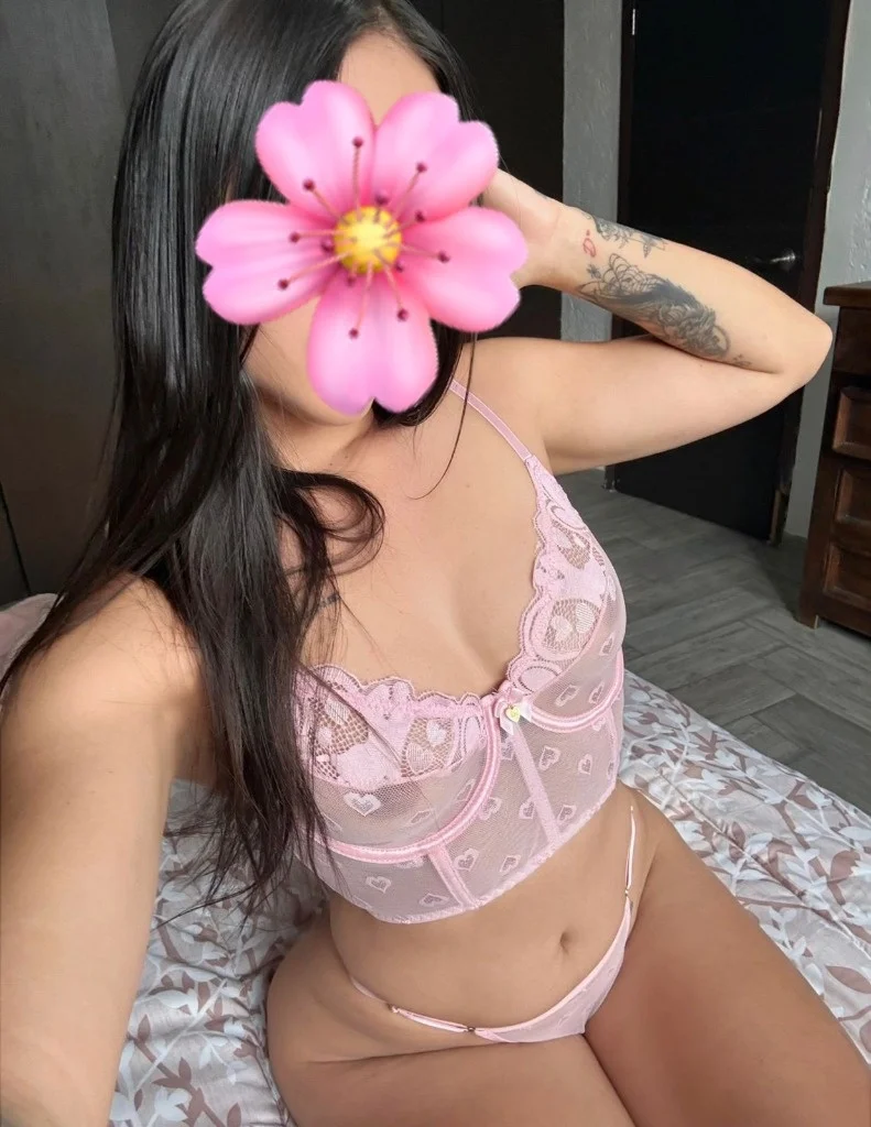HELLO DADDY I'M Yesly LATINA JUST ARRIVED MY LOVES COME TO M... in Chicago – Women Seeking Men photo 3
