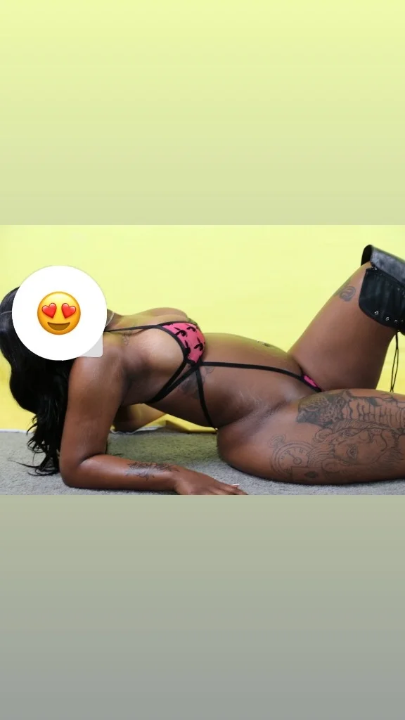 Ask for threesome Soft Petite Booty + Wet Chocolate Pussy Nwi/South