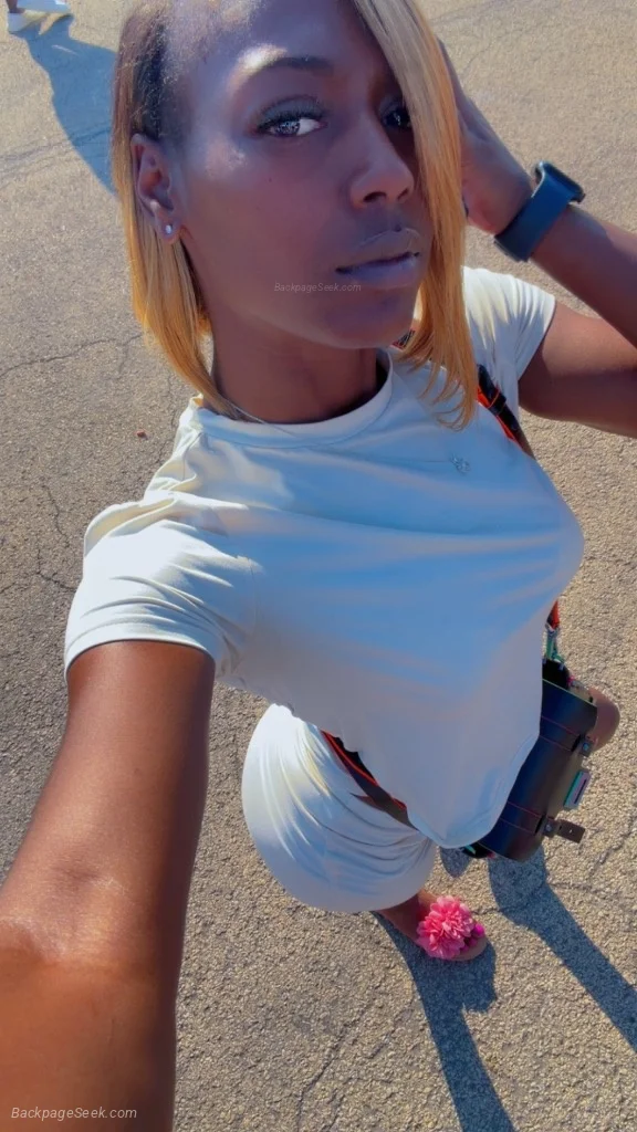 Mia Ebony Treats Not a tranny sad that you guys don't know y... in Chicago – Women Seeking Men photo 5