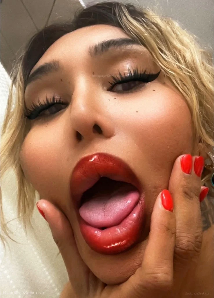 GUCCI WITH THE GOOD CHOOCHIE INCALL MY PLACE OUTCALL TO YOUR... in Chicago – Women Seeking Men photo 4