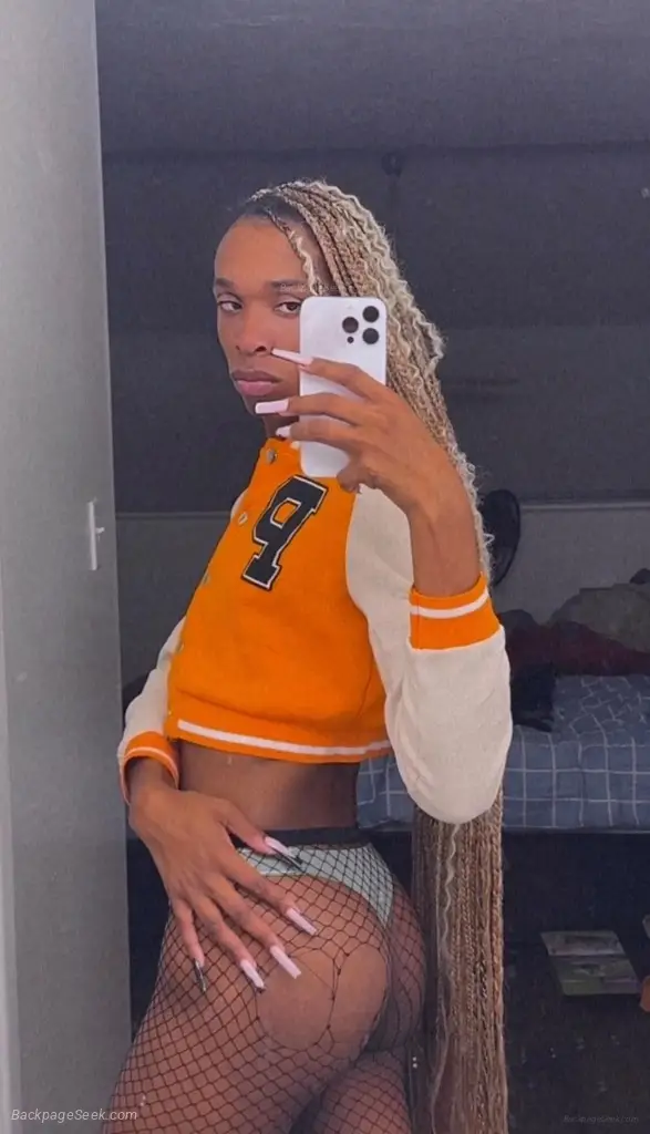 visiting slim thick petite baddie in Chicago – Women Seeking Men photo 4
