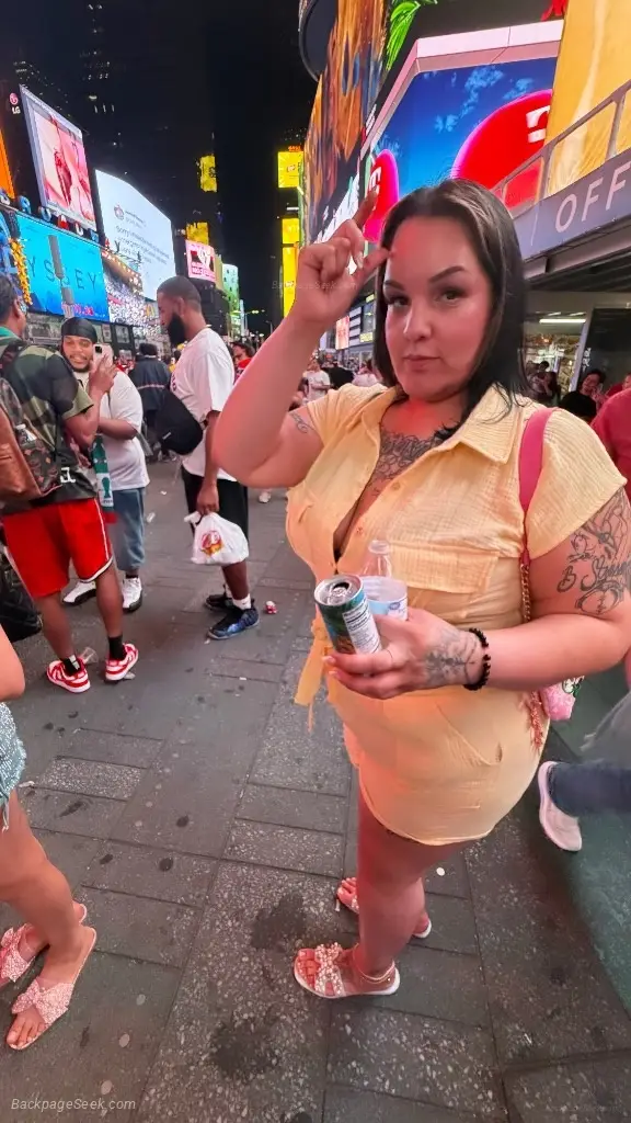 NEW TO THE AREA BACK FOR THE WEEKEND in Chicago – Women Seeking Men photo 3