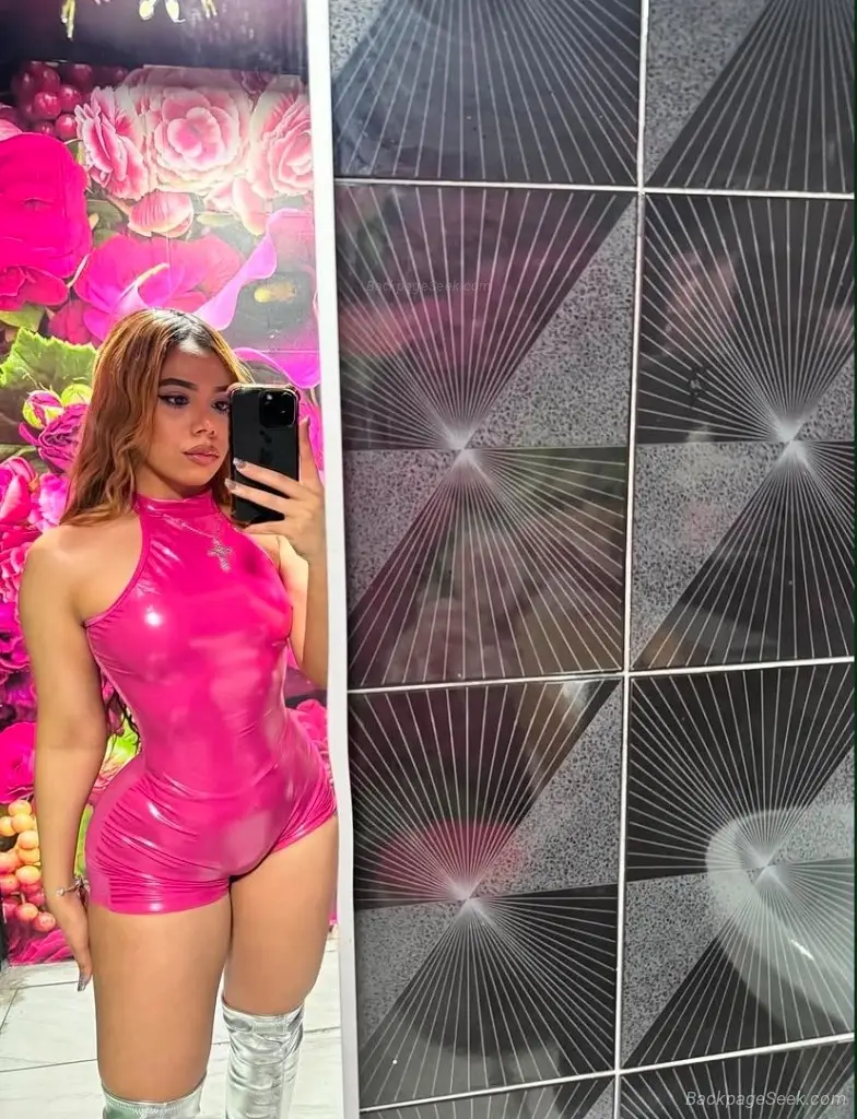 Hello I'm Carina a skinny girl very kind and accommodating f... in Chicago – Women Seeking Men photo 6