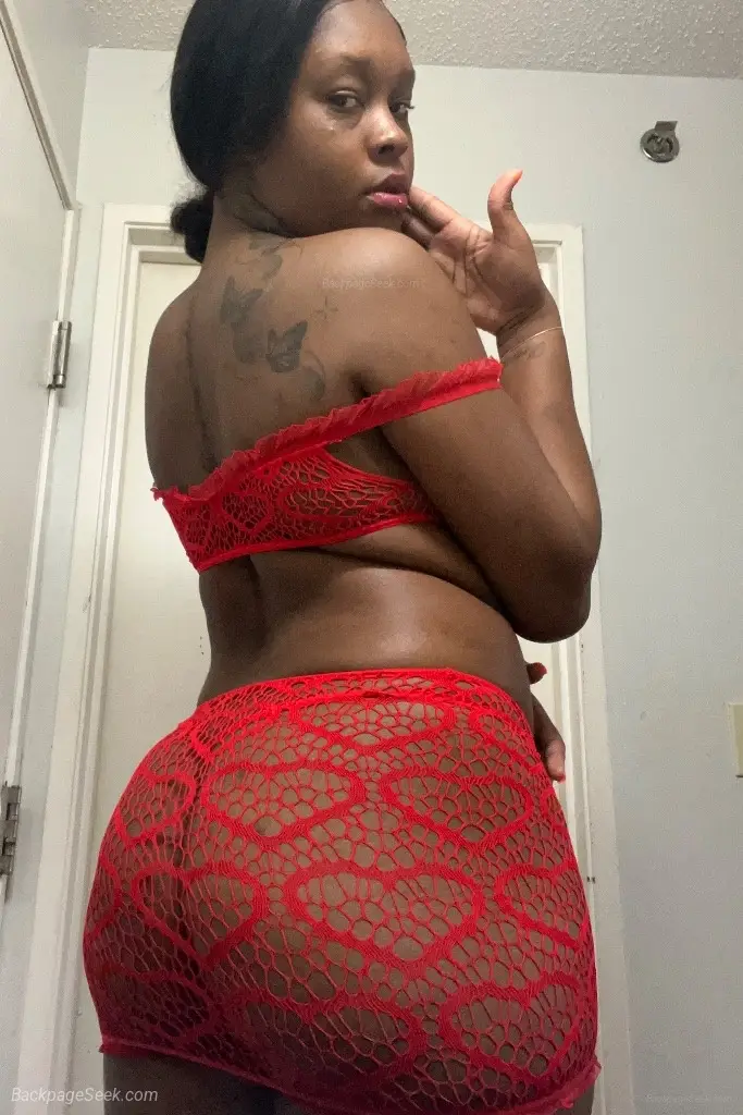 Located In Lansing Available Now Tight Horny Wet Pussy Incal... in Chicago – Women Seeking Men photo 3