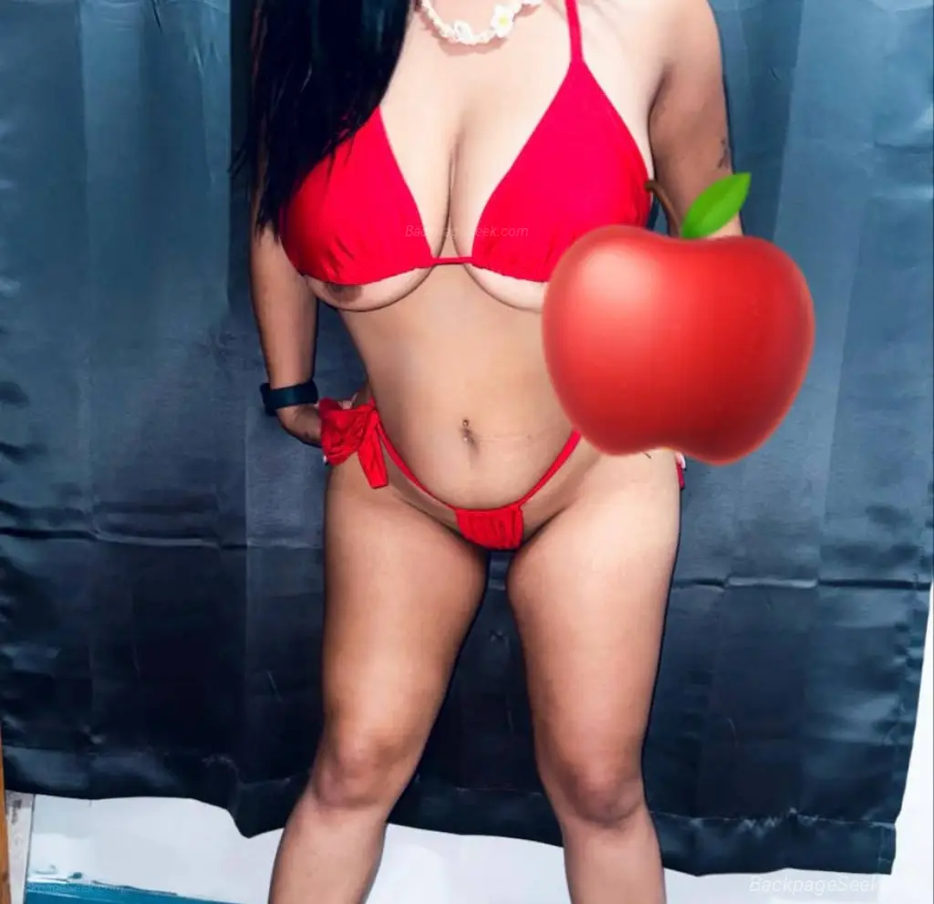 Latina Joven atractiva y complaciente lista para cumplir tus in Chicago – Women Seeking Men photo 3