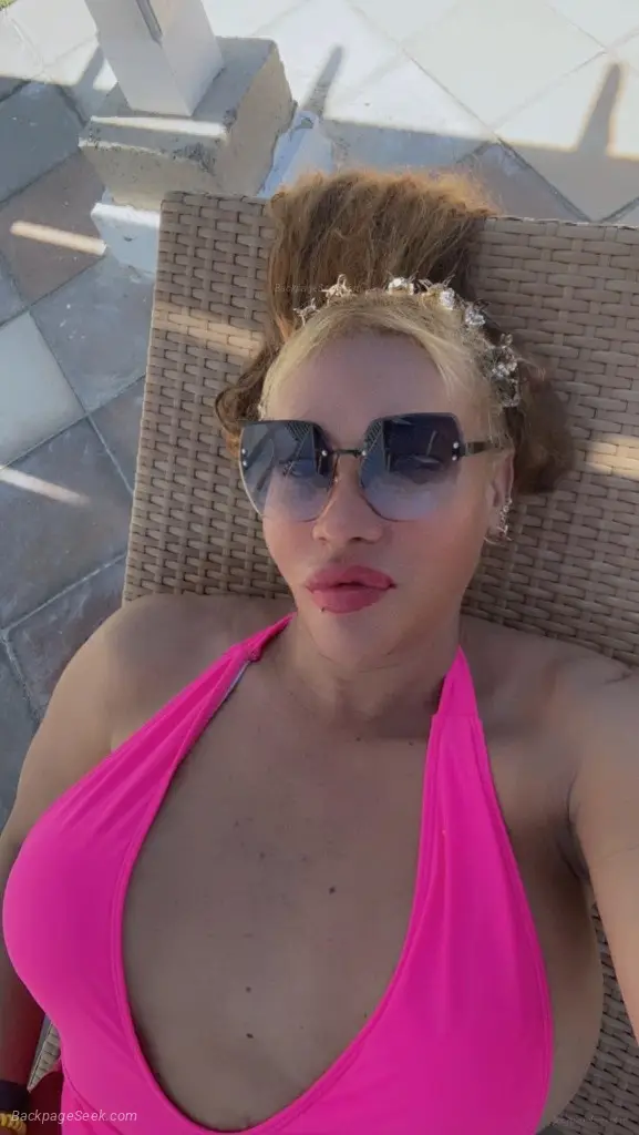 I am a Latina trans girl in Chicago – Women Seeking Men photo 4
