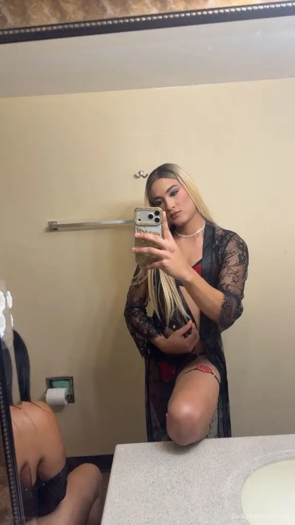Sofia girls Ts big cock in Chicago – Women Seeking Men photo 3