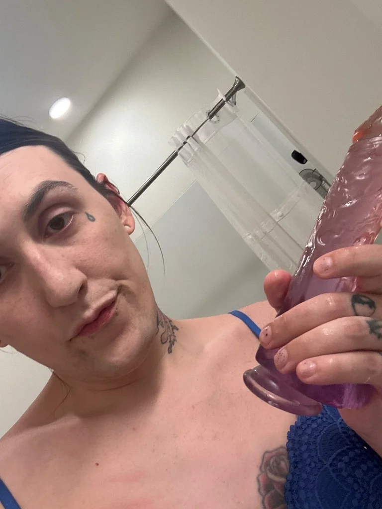 meow says the kitty cat in Cincinnati – Women Seeking Men photo 5