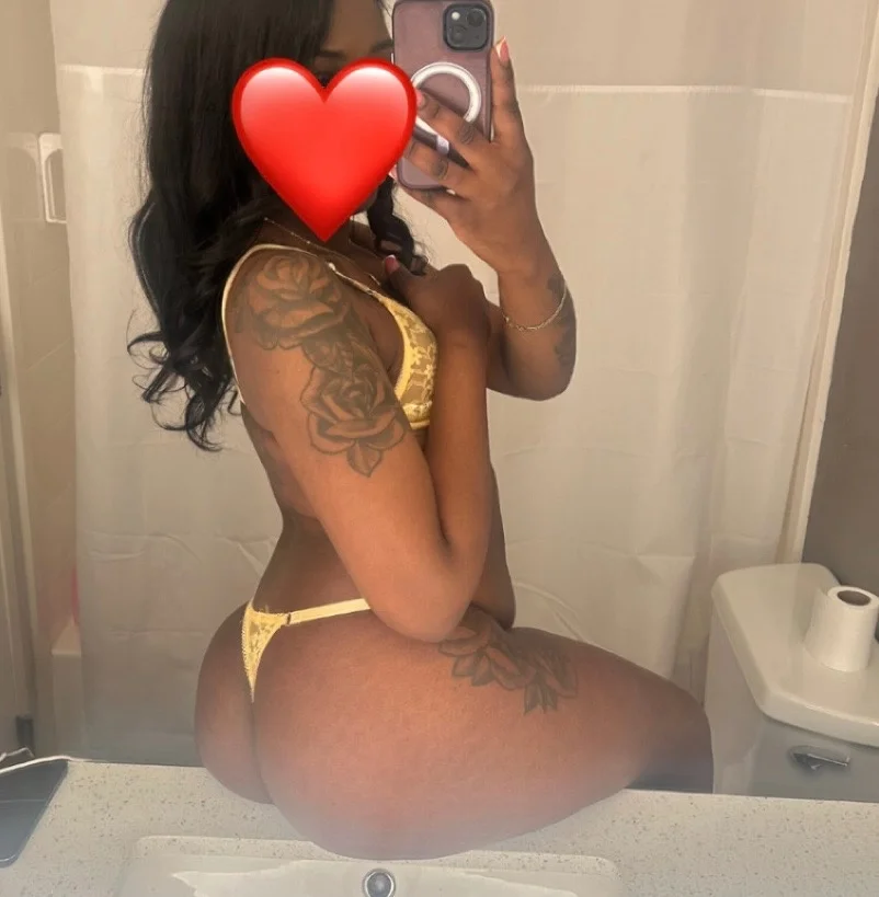 sexy petite chocolate in Cincinnati - Women Seeking Men photo 3