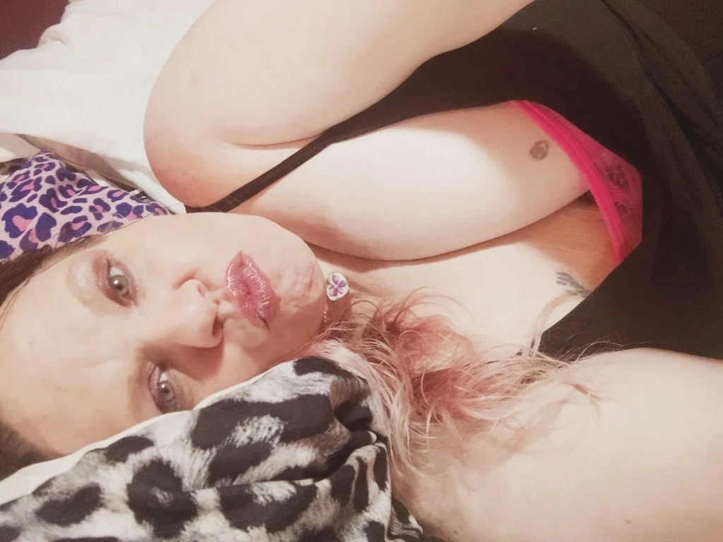 60QV100HH150HRneeding a few of you Guys to make a video with... in Cincinnati – Women Seeking Men photo 2