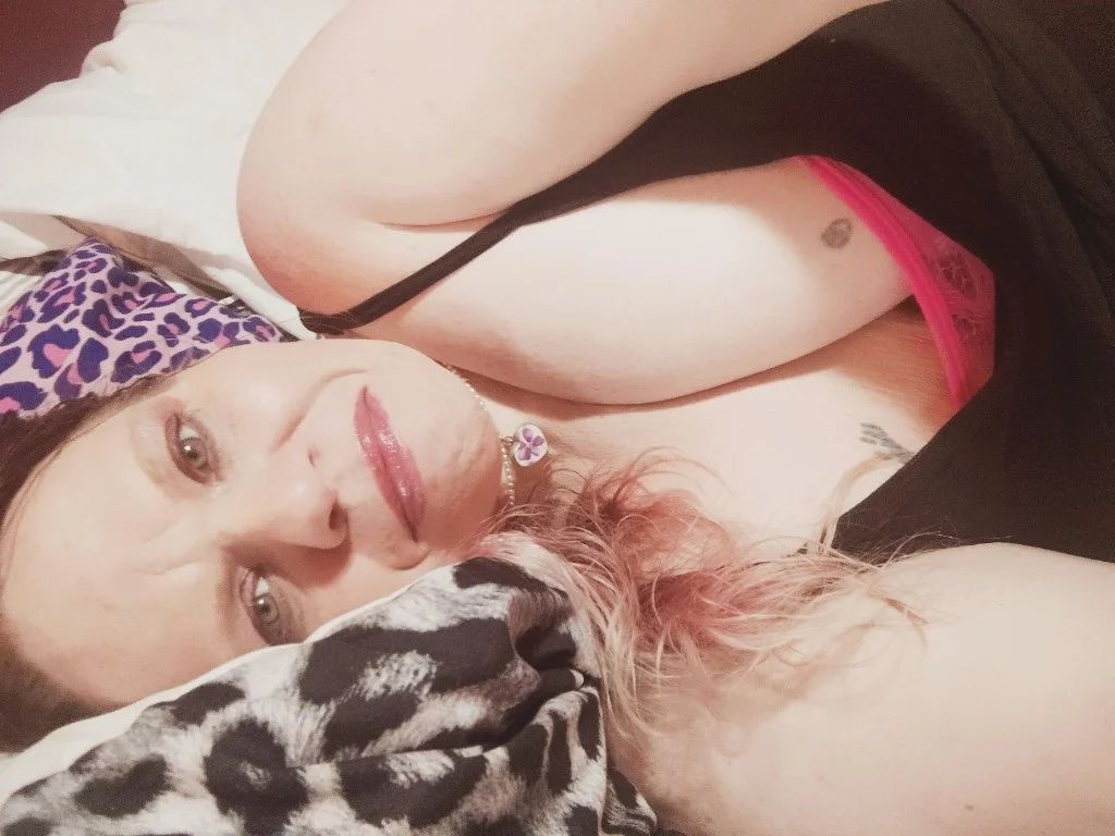 60QV100HH150HRneeding a few of you Guys to make a video with... in Cincinnati – Women Seeking Men photo 4