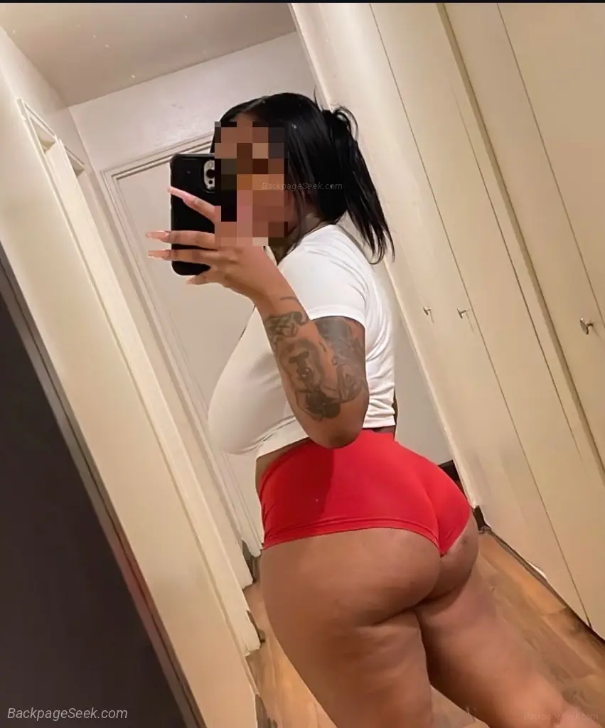 Thick & tatted in the right places