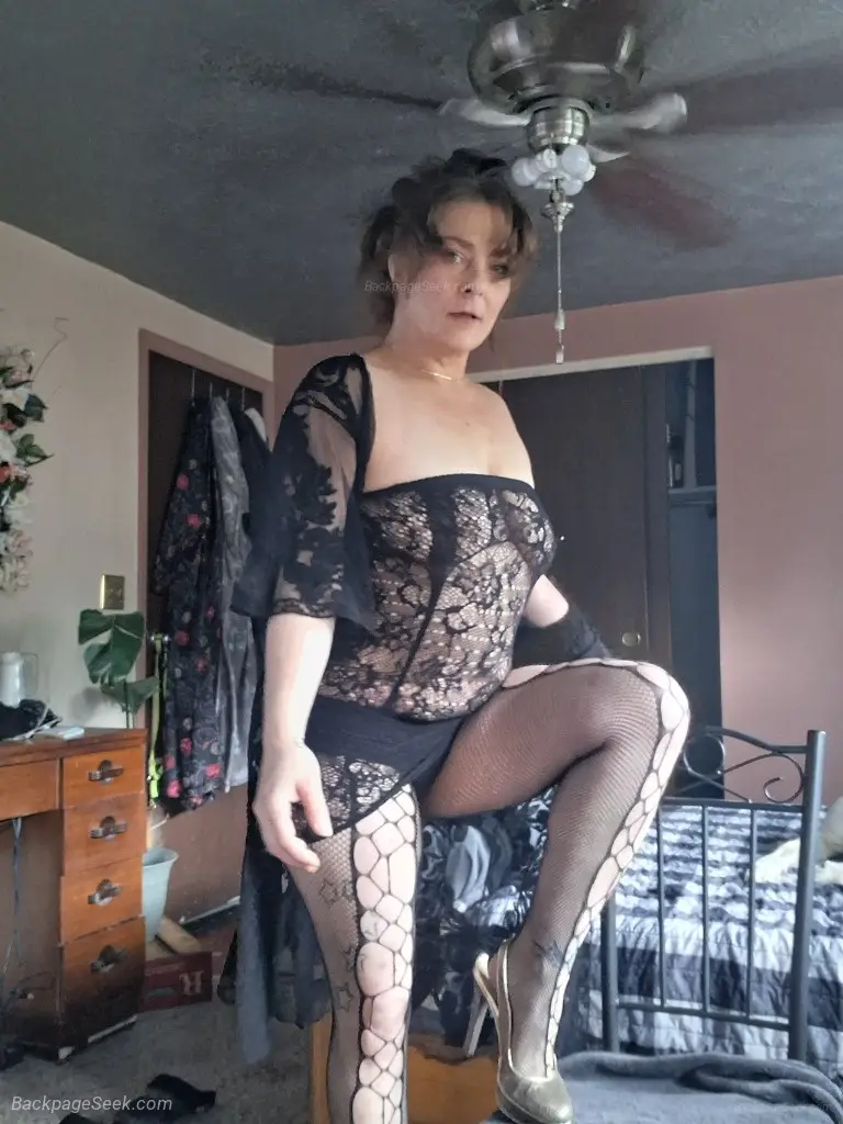 up and lonelycum play with me in Cincinnati – Women Seeking Men photo 5