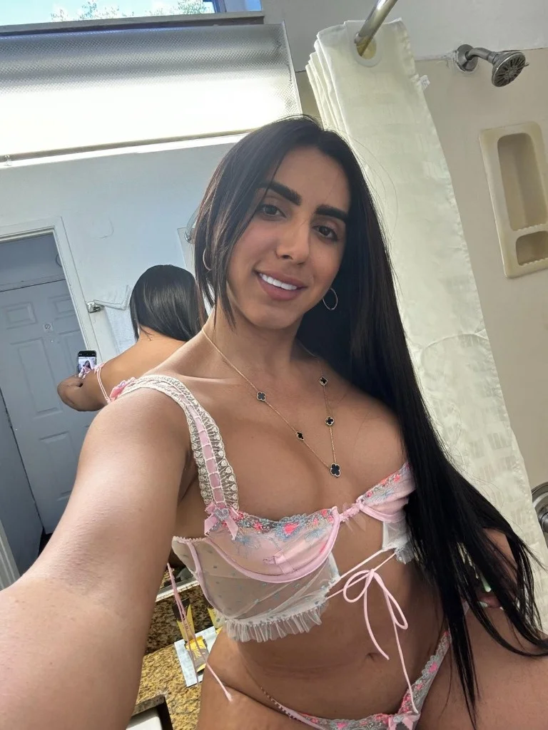 soy una chica caliente y sexy latina