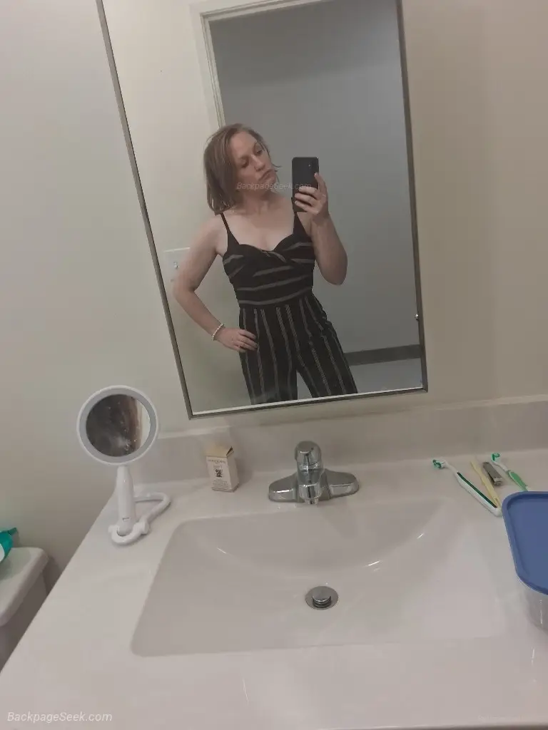 petite and discreet in Cleveland – Women Seeking Men photo 2