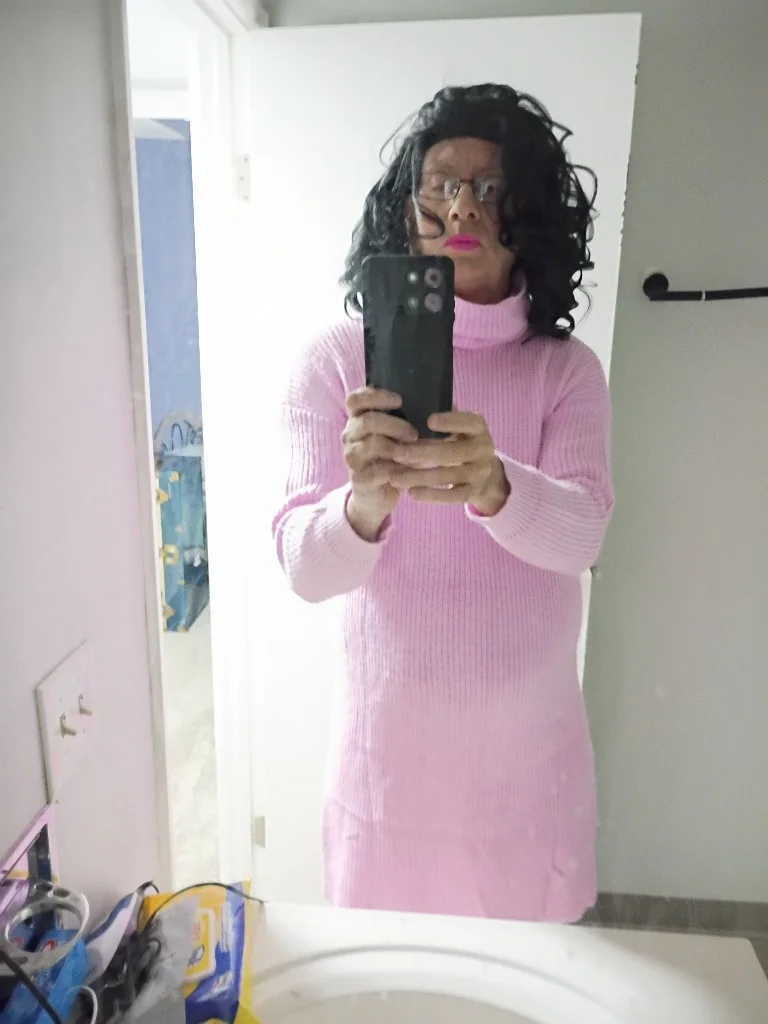 i suck big black dicks for free. text me please