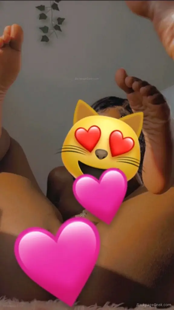 pretty brown available for outcall conserative and sweet CALL for