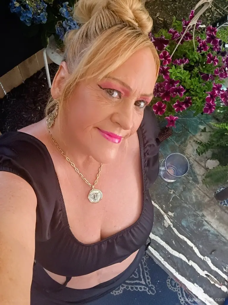 TOPLESS SENSUAL HOT OIL MASSAGE in Columbus – Women Seeking Men photo 3