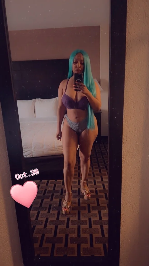 Gorgeous Dominican visiting downtown columbus lets have some fun