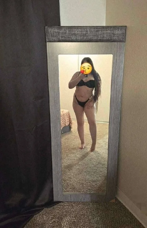 Papi soy tu latina sexy y caliente